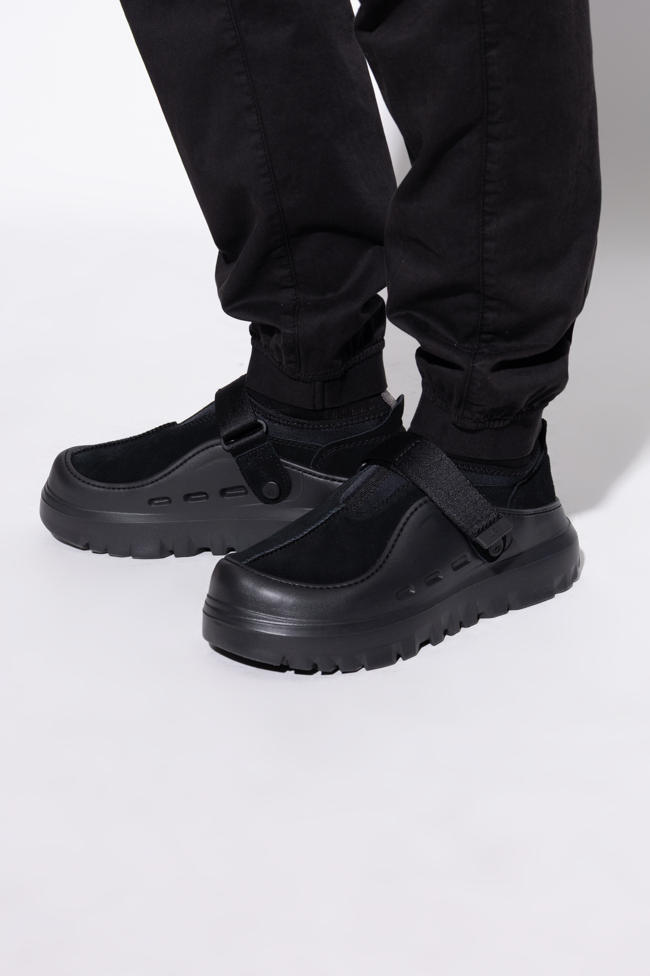 美品UGG ブラック サボ・クロッグサンダル　PeakMod Lowcut 29538678_58641247_1000.jpg